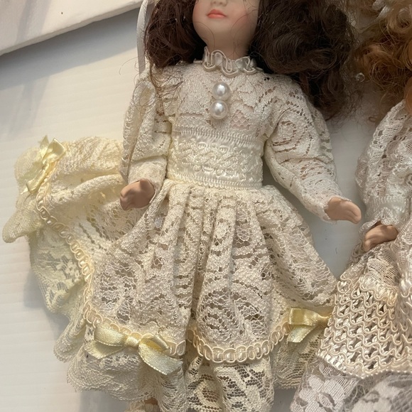 Two Victorian Beauty 8" Porcelain Doll NIB  Vintage Collectible And Accessories - Picture 10 of 11